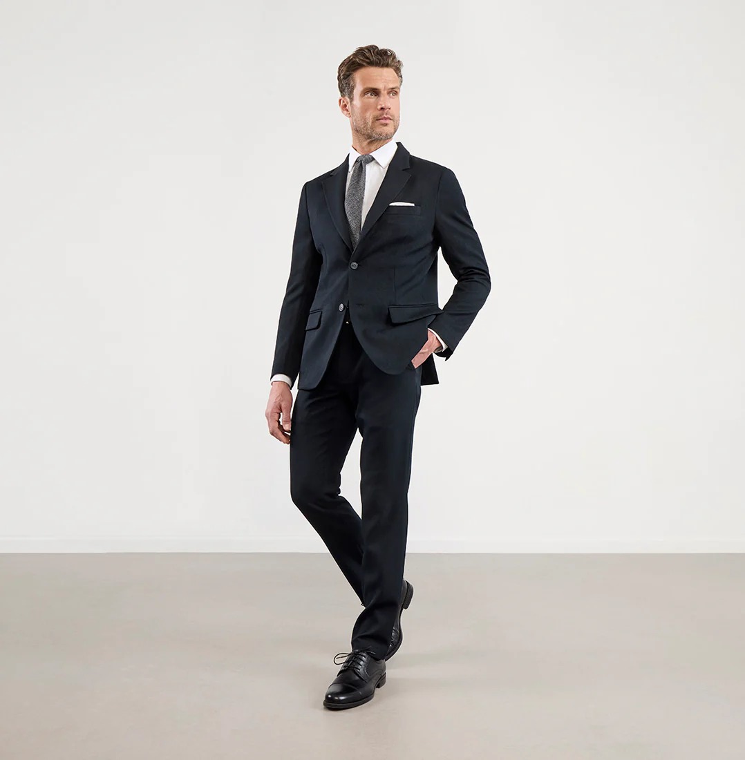 Bluffworks Gramercy 2.0 blazer and pants in asphalt black.