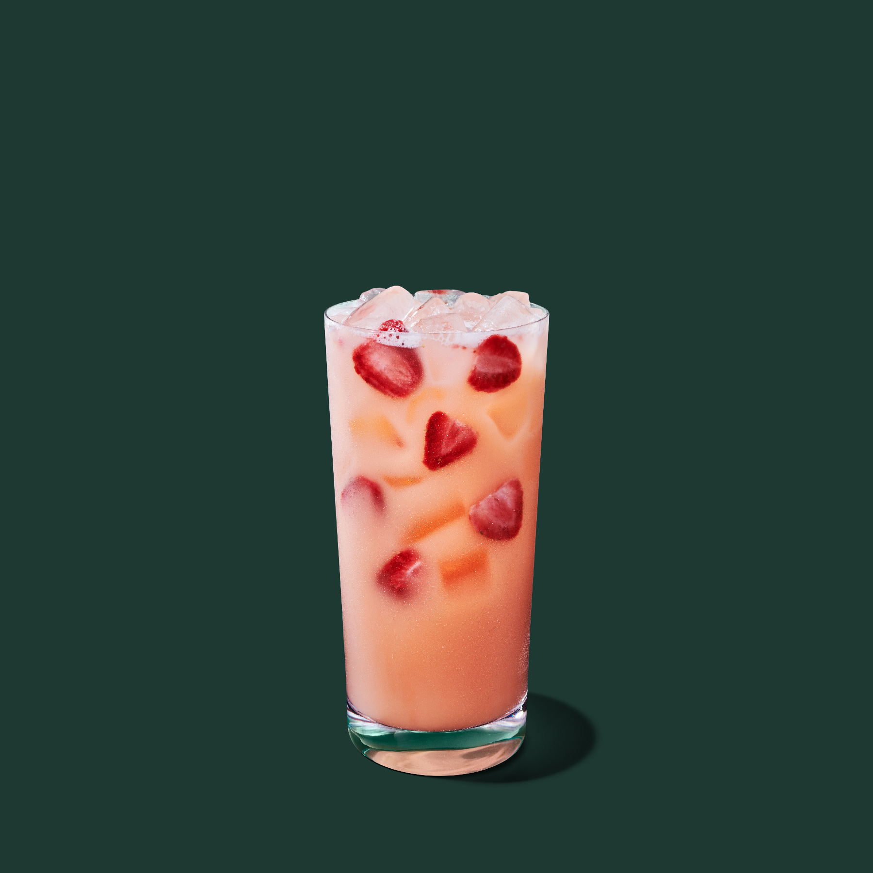 Pink Mango Dream drink with coconutmilk, ice, and visible strawberry pieces.